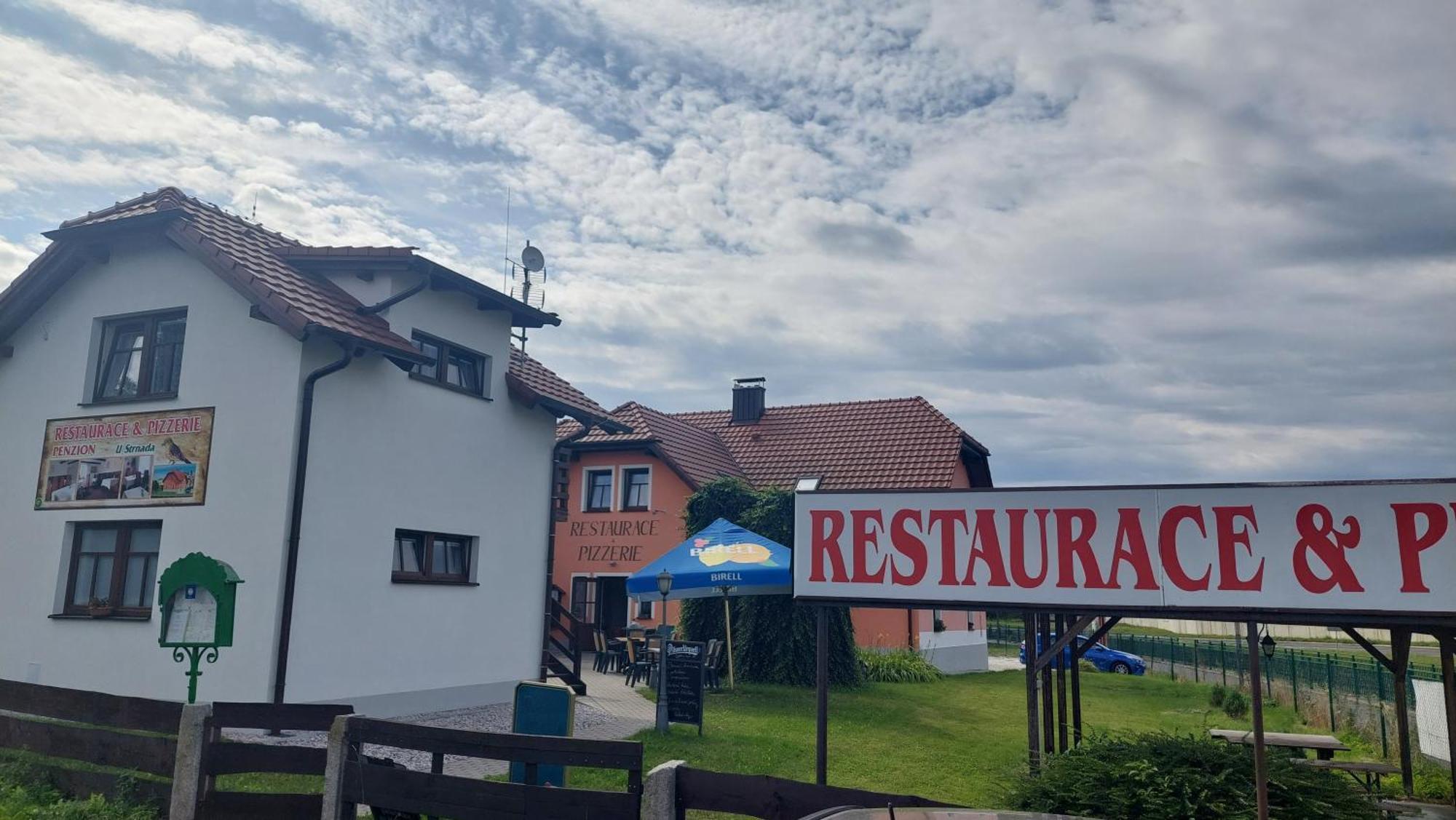 Penzion A Restaurace U Strnada Klatovy Exterior photo