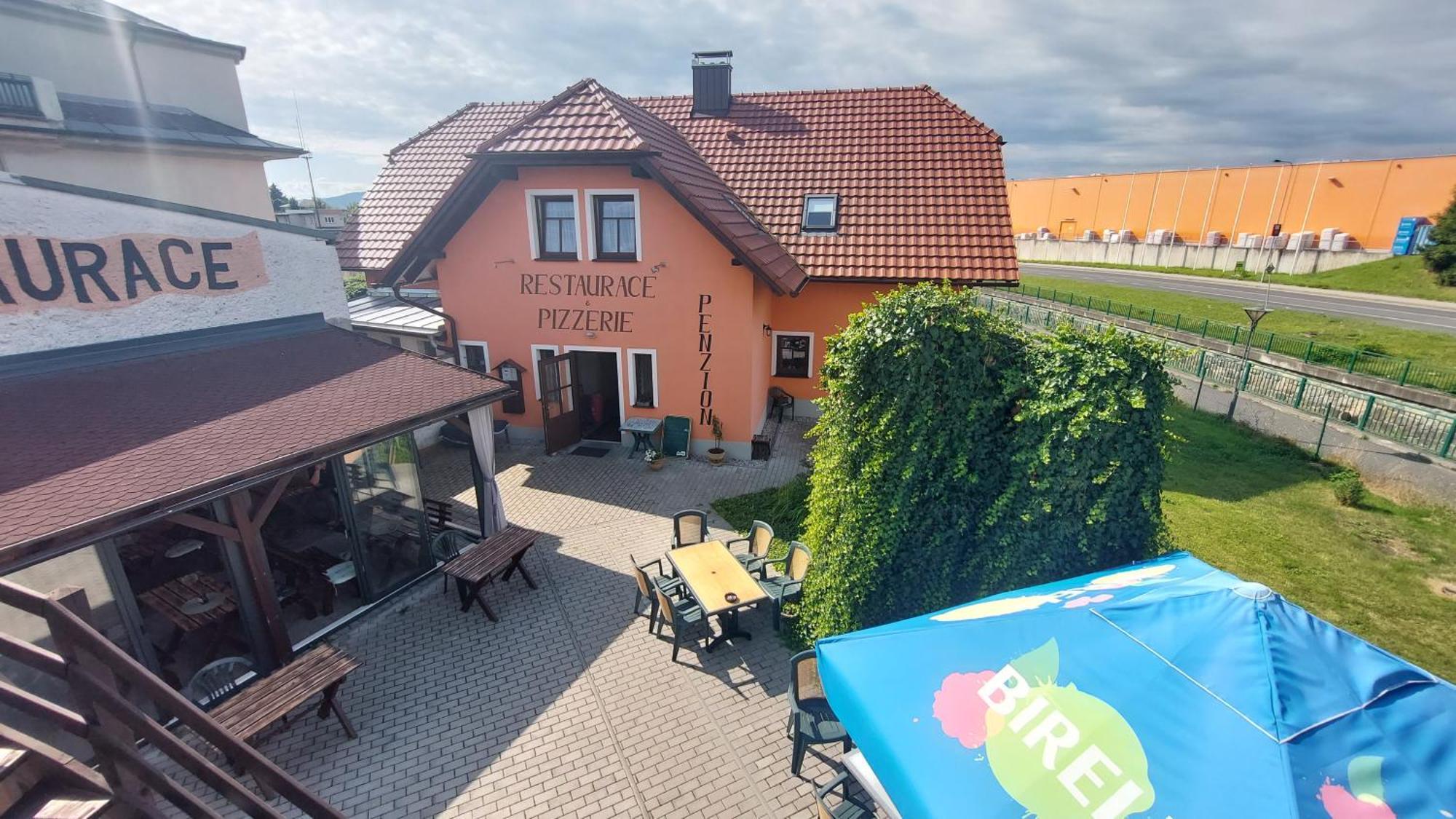 Penzion A Restaurace U Strnada Klatovy Exterior photo