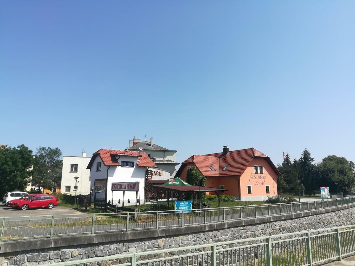 Penzion A Restaurace U Strnada Klatovy Exterior photo